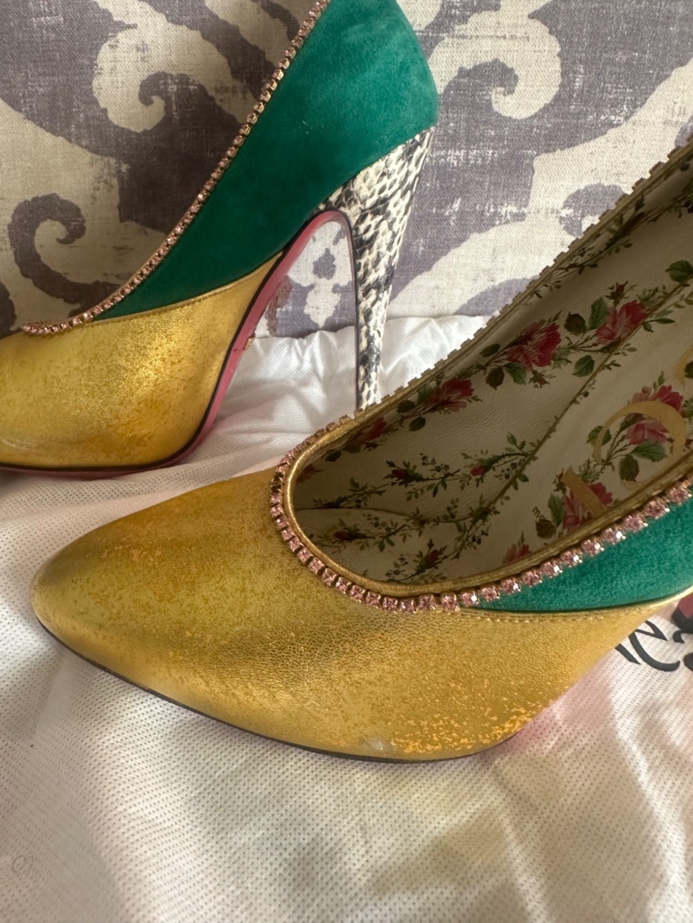 Authentic Gucci Leather & Suede Color block Pattern Pumps - Picture 3 of 15